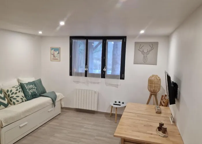 Ariege, Agreable T2 En Bord De Riviere